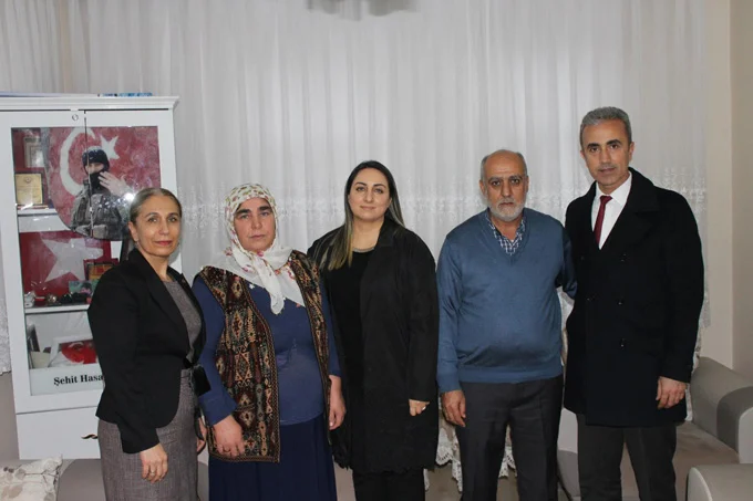 Pekmez’in Eşi Yeşim Pekmez’den Şehit Ailelerine Ziyaret