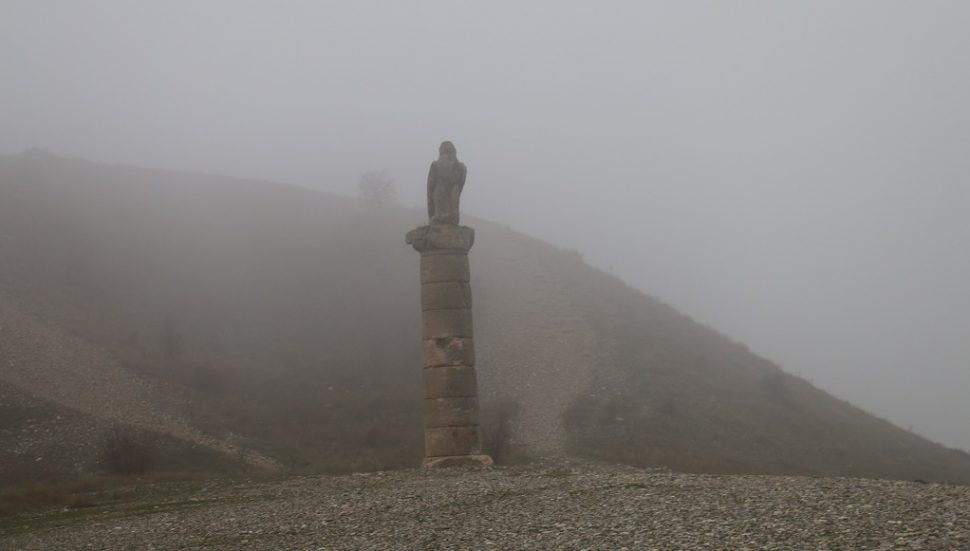 Sis Karakuş Tümülüs’ünü Esir Aldı