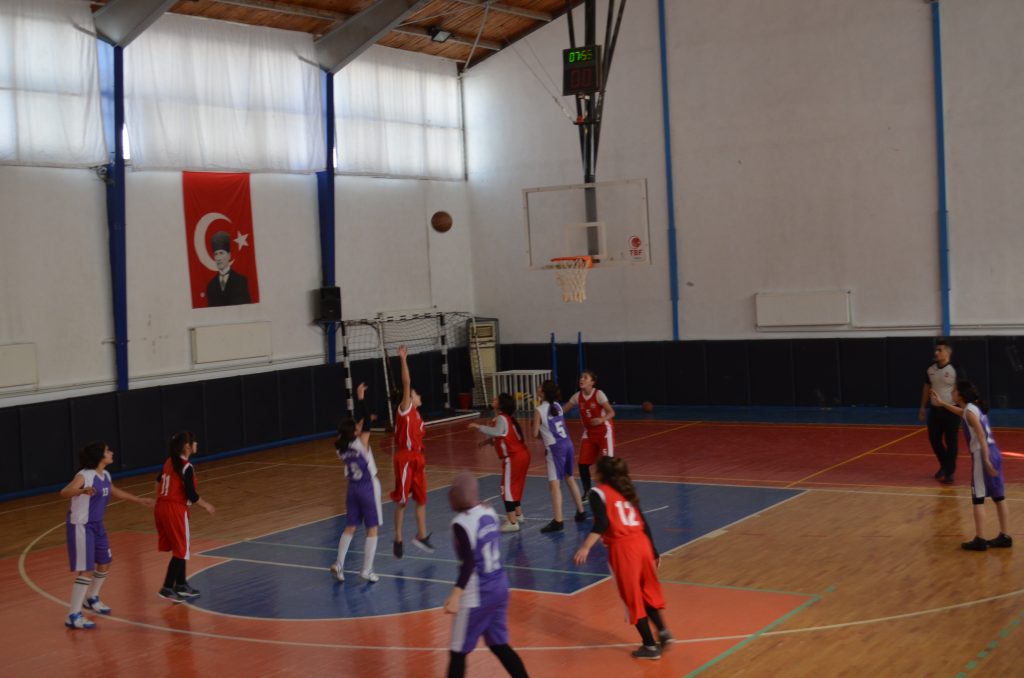 Basketbolda Potanın Perileri Kupalarını Aldılar