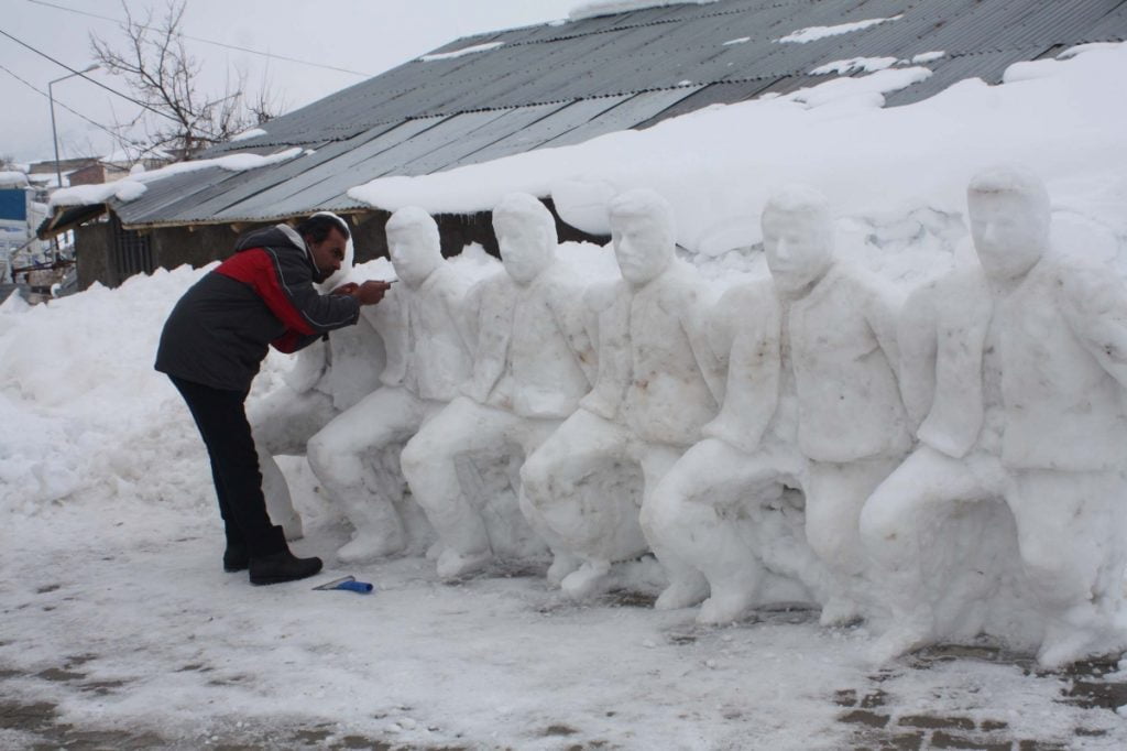 Vefa Borcunu Ödemek İçin Kardan Folklor Ekibi Yaptı