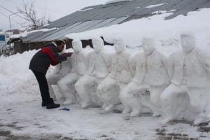 Vefa Borcunu Ödemek İçin Kardan Folklor Ekibi Yaptı