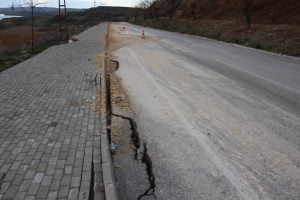 Kahta Atatürk Barajı Yolu Çöktü