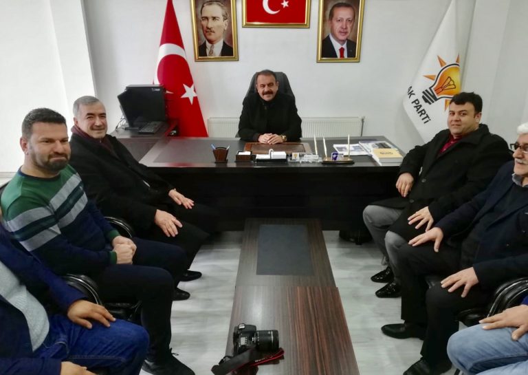 Yusuf Turanlı, Ak Parti ilçe teşkilatını ziyaret etti