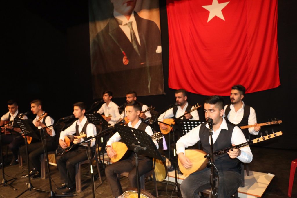 Gençlerden Müzik Dinletisi