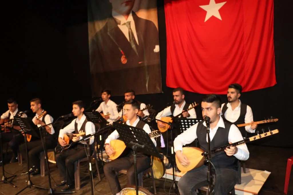 Gençlerden Müzik Dinletisi