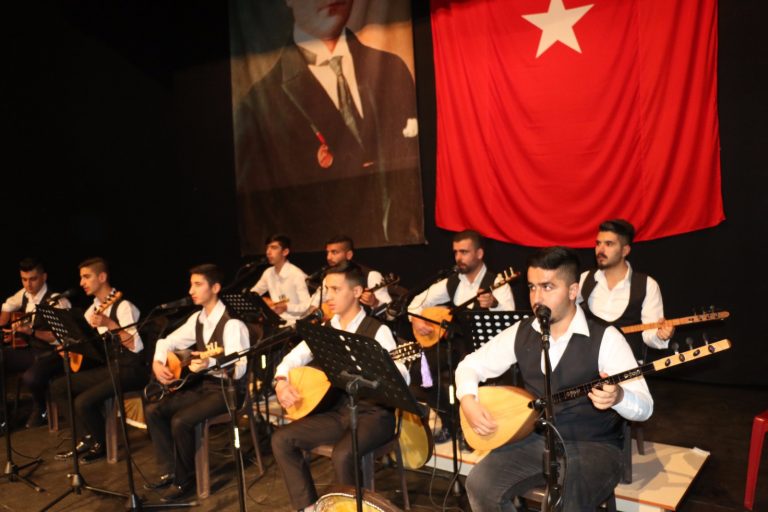 Gençlerden Müzik Dinletisi