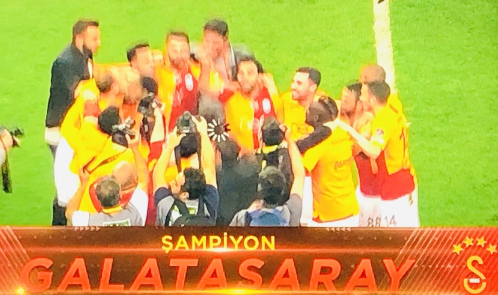 Galatasaray Başkanını seçiyor.