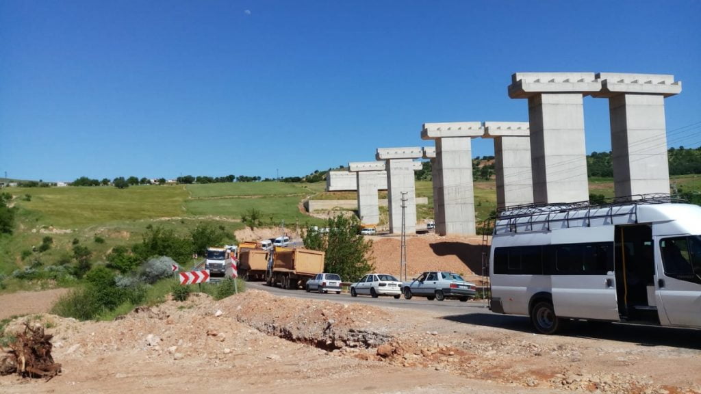 Yakıt Tankeri Devrildi, Sürücüsü Yaralandı-Videolu Haber