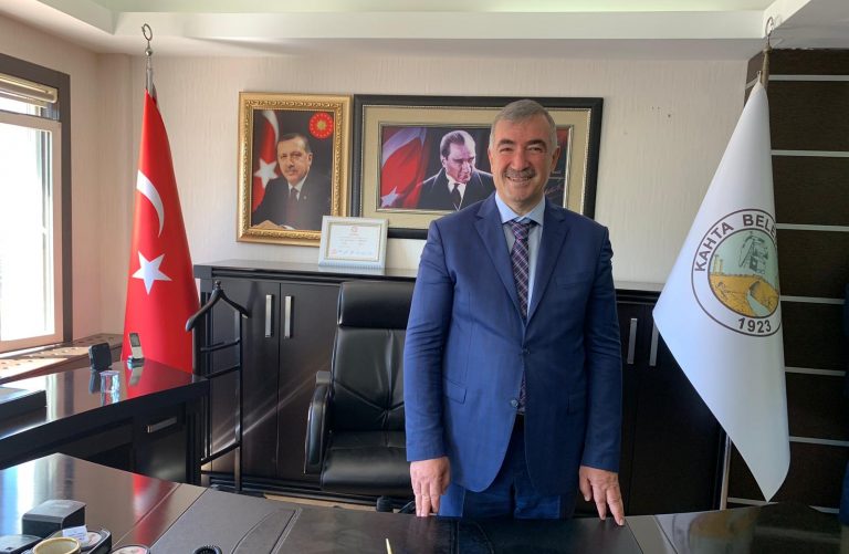 Turanlı, ” Halkın eleştirilerini masaya yatırarak, her zaman doğruya kavuşmuşumdur. ”