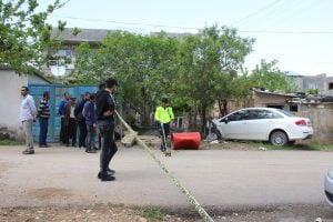 Polisten Kaçan Sürücü, Evin Bahçe Duvarına Girdi