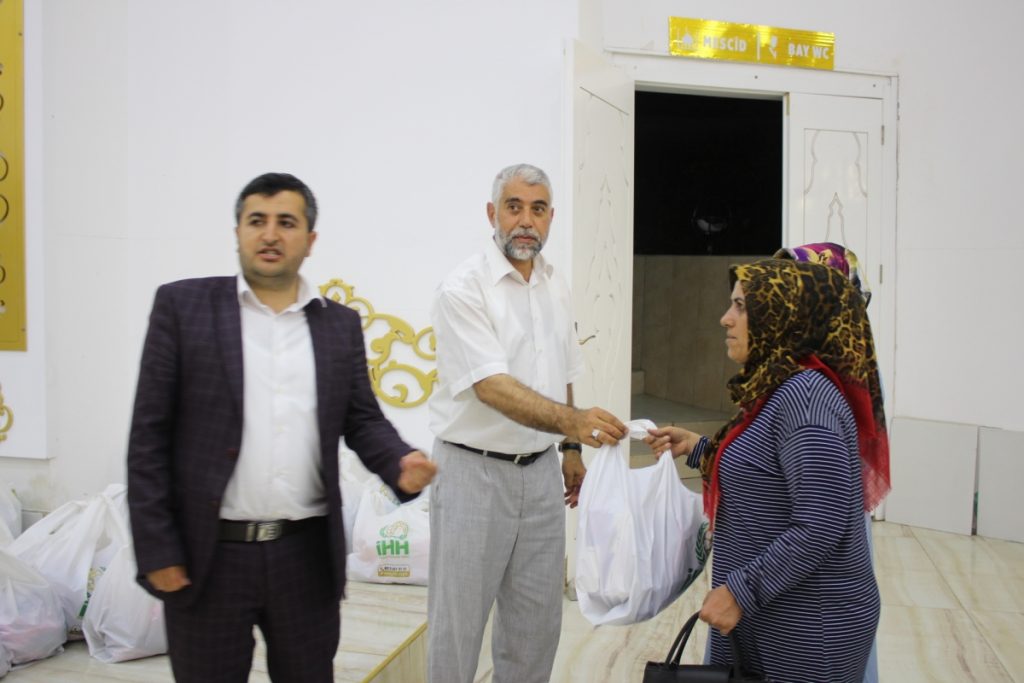 Kahta’da Yetim Çocuklara İftar Ve Gıda Paketi