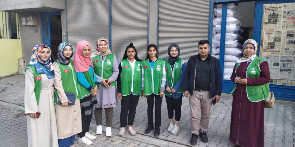 Kahta’da Lise Öğrencilerinden Anlamlı Yardım