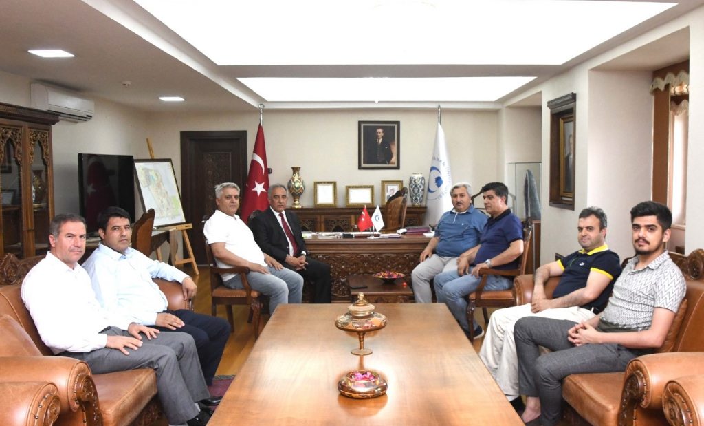 Kahta Gazeteciler Cemiyetinden Rektör Turgut’a ziyaret.