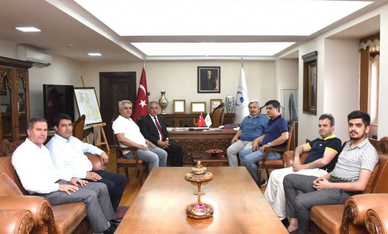 Kahta Gazeteciler Cemiyetinden Rektör Turgut’a ziyaret.