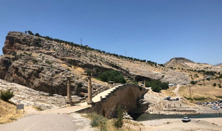 Piknikçiler Tarihi Cendere Köprüsünde Tuvalet Sıkıntısı Yaşıyor