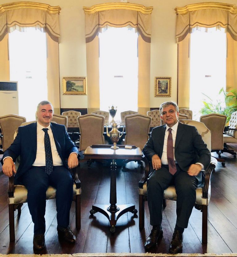 Kahta Belediye Başkanı Turanlı, 11. Cumhurbaşkanı Abdullah Gül’le bir araya geldi