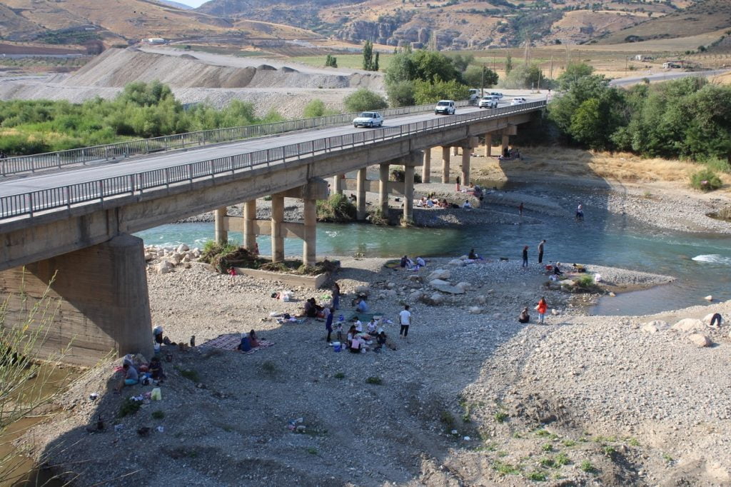 Siverekli Öğretmeni Kahtalı Gençler Boğulmaktan Son Anda Kurtardı