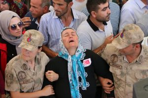 Şehit Uzman Çavuş Ayhan Yanık’ı Binlerce Kişi Son Yolculuğuna Uğurladı