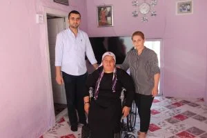 Kahta Belediyesinden Engelli Vatandaşlara Tekerlekli Sandalye Dağıtmaya Devam Ediyor