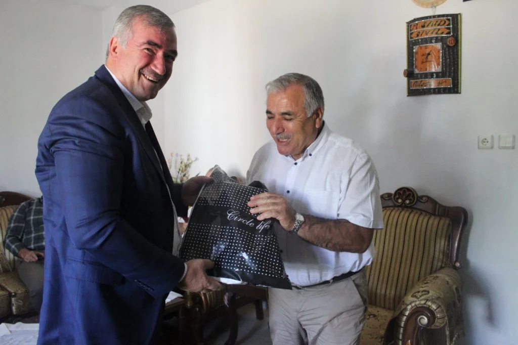 Belediye Başkanı Turanlı,Emekli Öğretmeni Evinde Ziyaret Etti