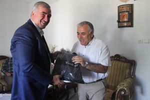 Belediye Başkanı Turanlı,Emekli Öğretmeni Evinde Ziyaret Etti