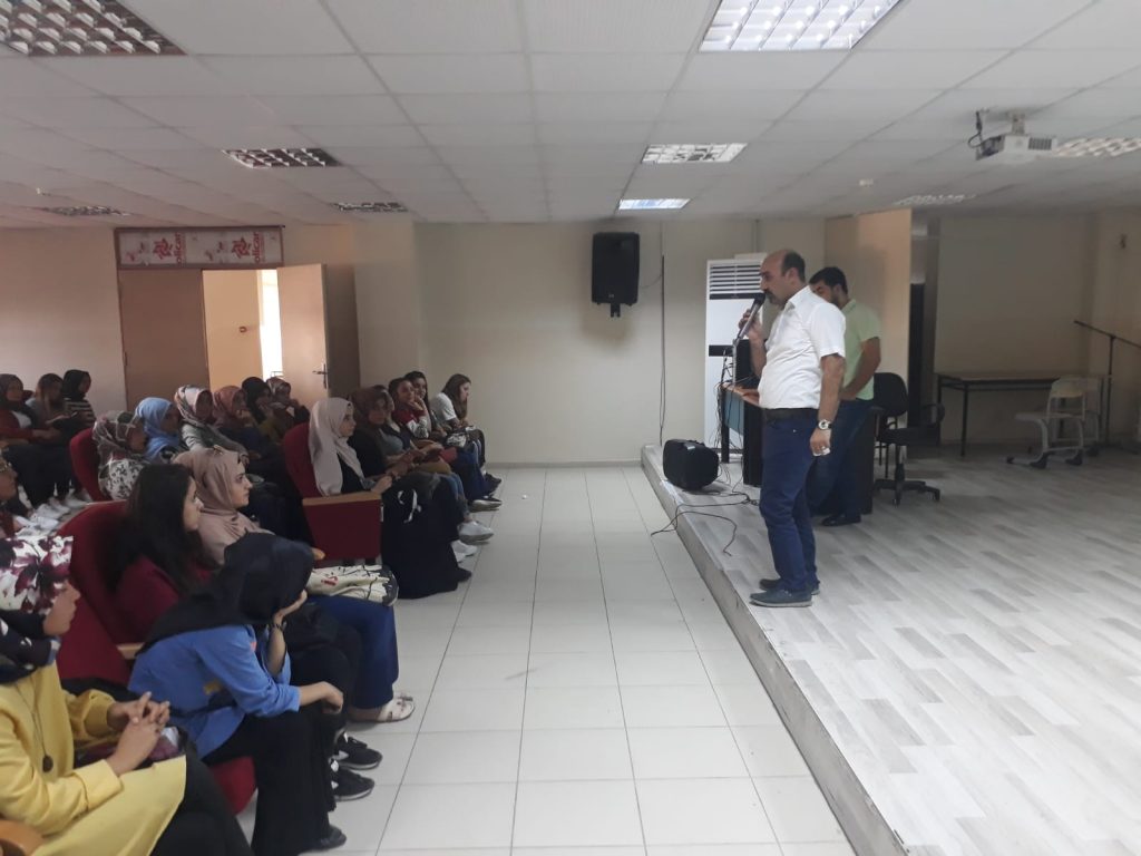 KAHTA HEM ÜNİVERSİTEYE HAZIRLIK ÖĞRENCİLERİNE YKS SINAV SİSTEMİNİ TANITTI.