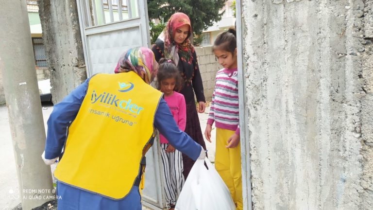İyilik Derneği İhtiyaç Sahibi Aileleri Unutmadı
