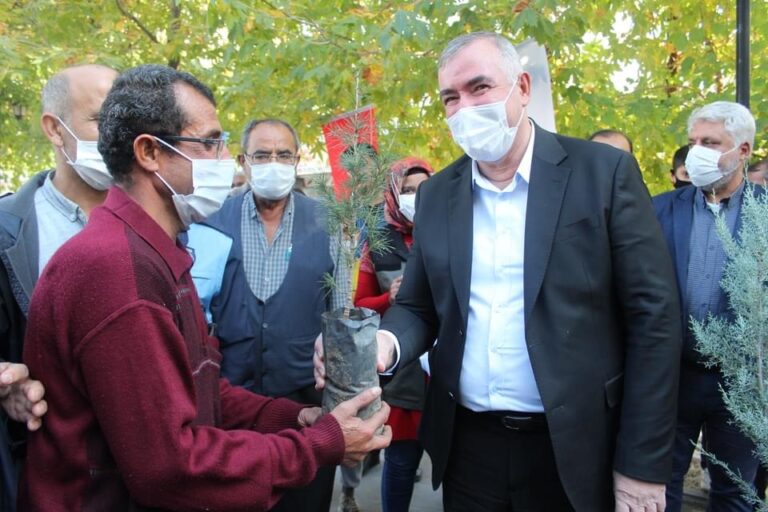 Dikilen fidanlar Kahta’ya nefes olacak