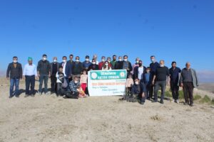 Öğretmenler fidan dikimi yaptı