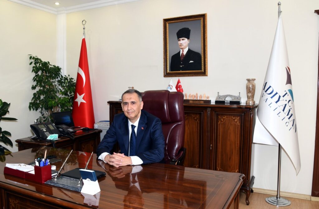 Vali Çuhadar’ın öğretmenler günü mesajı