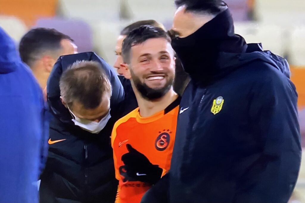 Galatasaray kupanın peşini bırakmadı