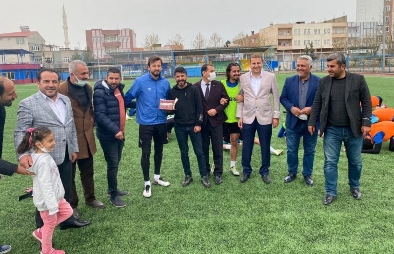 Kahta 02 Spor’un ve gençliğimizin yanındayız.