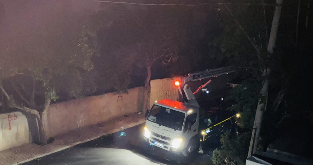 Kahta’da badem bahçeleri zarar gördü.