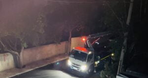 Kahta’da badem bahçeleri zarar gördü.