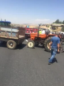 Tütün üreticileri yolu trafiğe kapattı