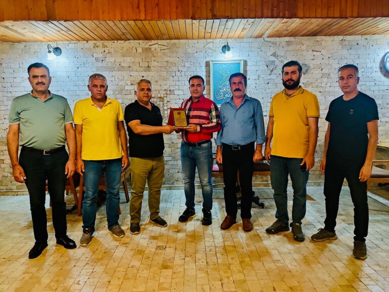 Kahta Gazeteciler Cemiyetinden Samsat Belediye Başkanı Halil Fırat’a Plaket