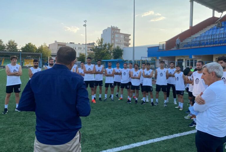  Kahta 02 Spor Şehir Stadyumunda Top başı yaptı.