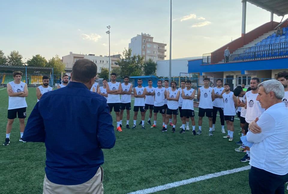  Kahta 02 Spor Şehir Stadyumunda Top başı yaptı.