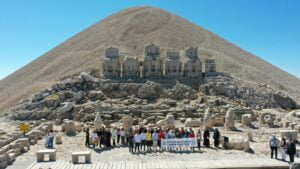 Hemşerileriyle Tarihi Yerleri Gezdi