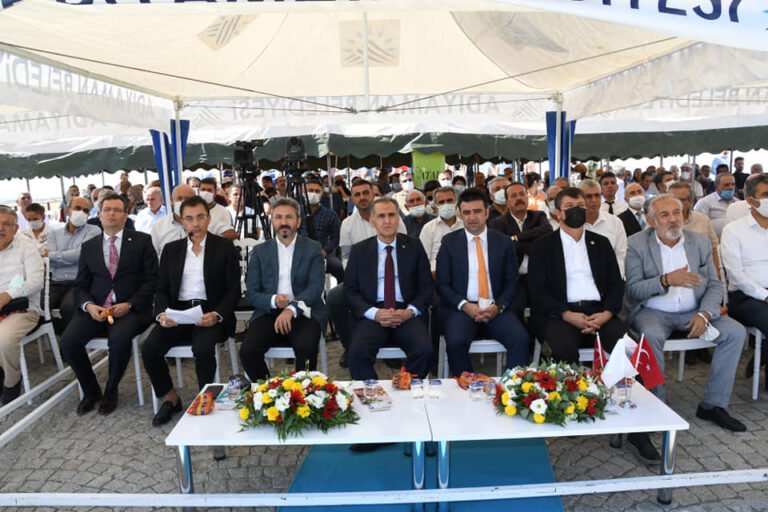 Kahta’da badem zirvesi yapıldı.