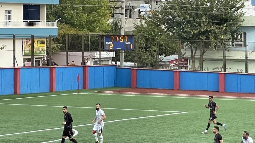 Kahta 02 Spor galibiyet serisine devam ediyor.