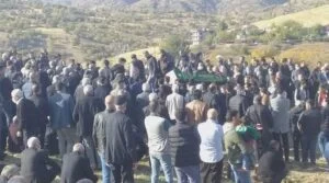 İstanbul’da otomobilciler sitesindeki saldırıda ölenlerin cenazeleri defnedildi.