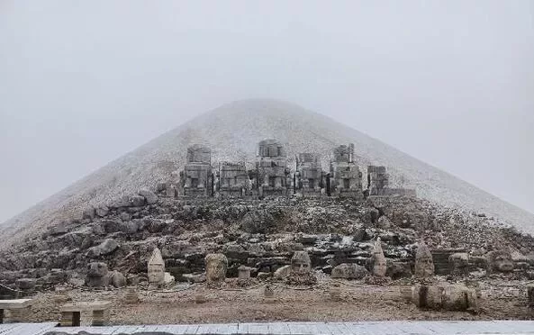 Nemrut Dağına İlk Kar Tanesi Düştü