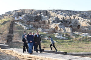 PERRE ANTİK KENTİ TARİHİ ANTİK ÇAĞA DAYANIYOR…