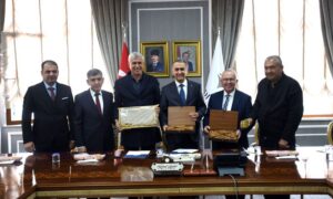 Adıyaman’da Arılar Badem Bahçeleri ile Buluşuyor