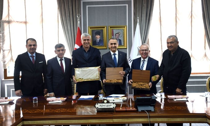 Adıyaman’da Arılar Badem Bahçeleri ile Buluşuyor