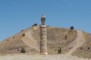 GEZİLECEK EN GÜZEL YERLERDEN, KARAKUŞ TÜMÜLÜSÜ