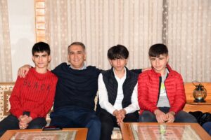 Sevgi evleri çocukları Vali Mahmut Çuhadar’ın iftar sofrasına konuk oldu