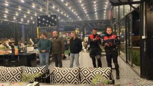 Kavga ihbarına giden polislere sürpriz yaptılar-Videolu Haber