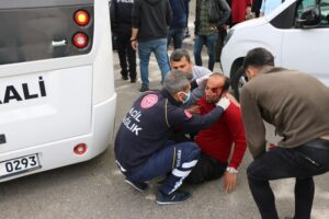 Minibüsün çarptığı yaya yaralandı-Videolu Haber